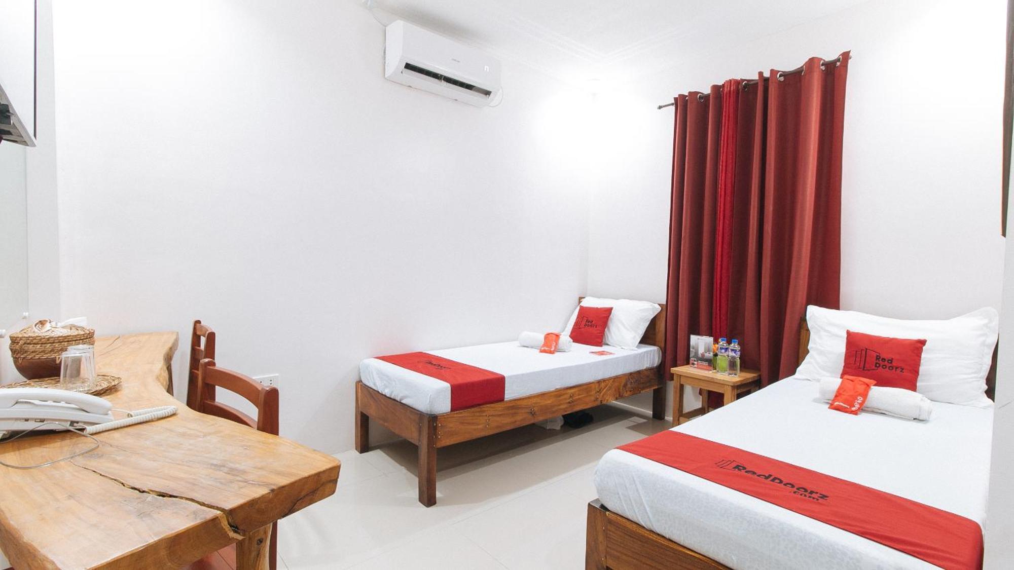 Reddoorz Plus @ Jollydays Hotel Nueva Ecija San Jose  Extérieur photo