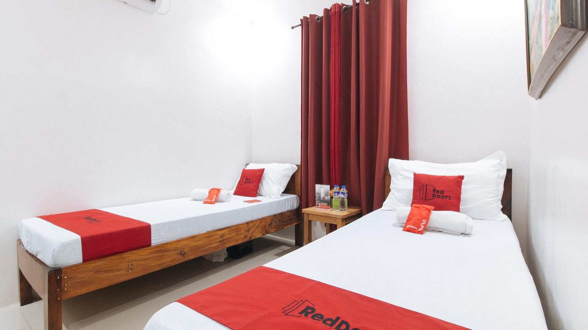 Reddoorz Plus @ Jollydays Hotel Nueva Ecija San Jose  Extérieur photo