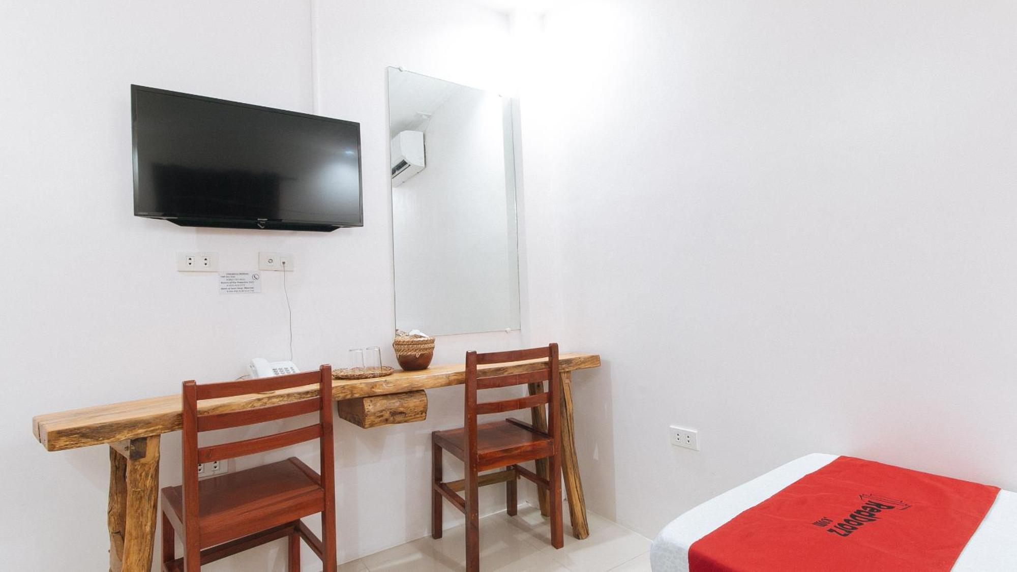 Reddoorz Plus @ Jollydays Hotel Nueva Ecija San Jose  Extérieur photo