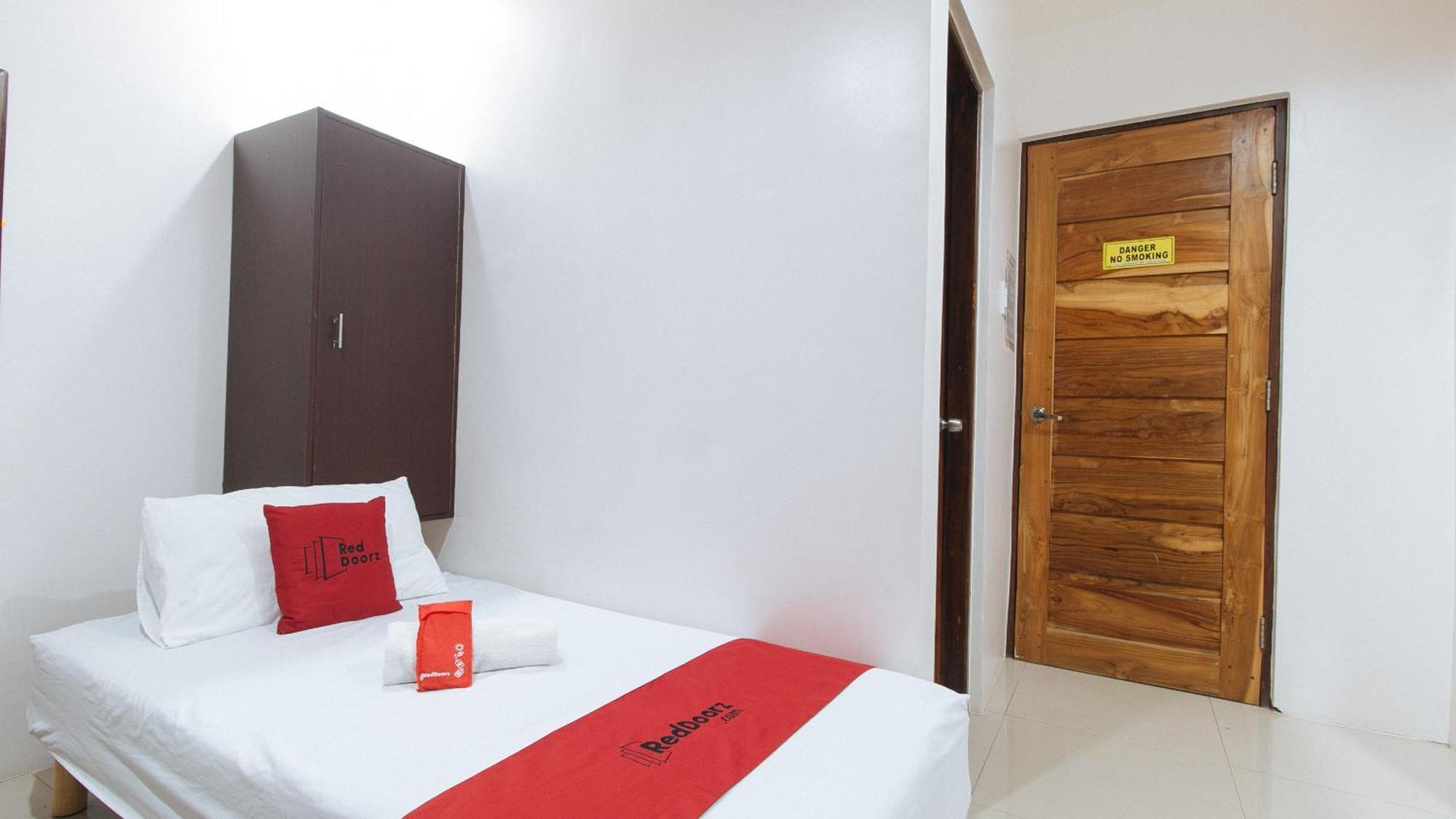 Reddoorz Plus @ Jollydays Hotel Nueva Ecija San Jose  Extérieur photo